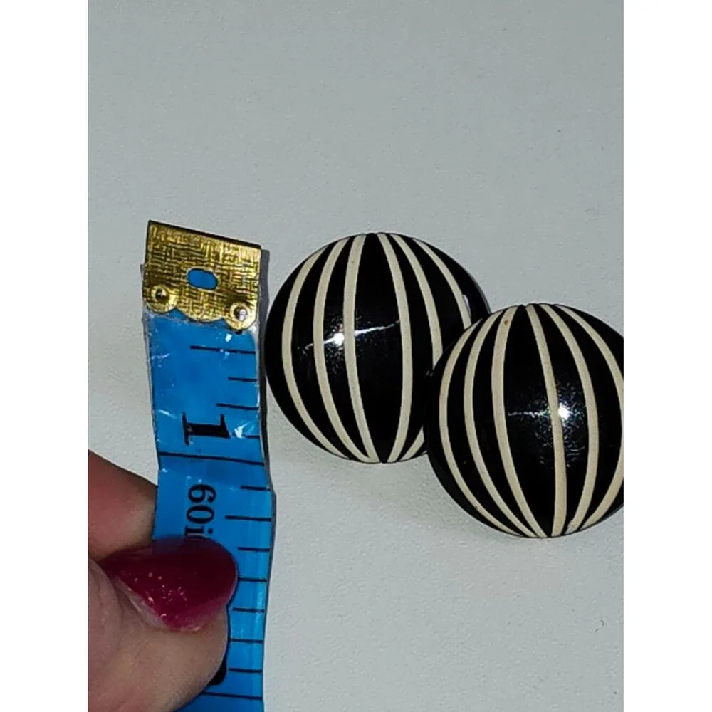 Black and Cream Striped Round Earrings, 1